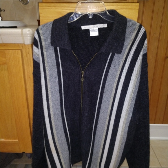 Zipper up sweater - Picture 3 of 3